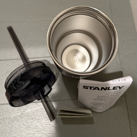 NWT Stanley 20 oz black/white The Flowstate Quencher H2.0 Tumbler with SHRM logo - Picture 7 of 10